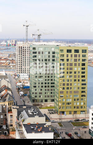 Antwerpen, Belgien - 7. März 2015: Blick auf moderne Architektur in den Quartalen Het Eilandje im Zentrum von Antwerpen, Belgien. Stockfoto