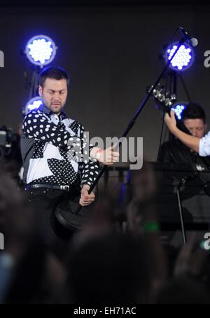 Kasabian auf The One Show auf BBC One mit: Tom Meighan Where: London, Vereinigtes Königreich bei: 03 Sep 2014 Stockfoto