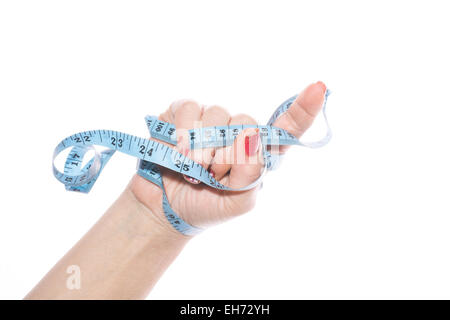Schöne Frau Hand halten ein Maßband auf weißen Hintergrund isoliert Stockfoto