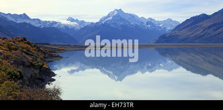 Panorama von Mount Cook und Gegenwartsgesellschaft auf Lake pukaki Stockfoto