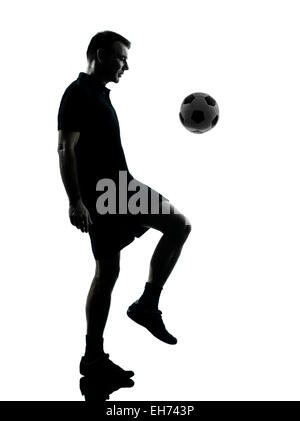 ein Mann Fußballspieler in Studio Silhouette isoliert auf weißem Hintergrund Stockfoto