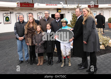 Jamaica, New York, USA. 7. März 2015. 7. März 2015: El Kabeir mit c.c. Lopez gewinnt den 63. Ablauf der Klasse III Gotham Stakes für 3 - jährige, gehen 1 1/16 Meile am Aquädukt Racetrack. Trainer: John Terranova. Besitzer: Zayat Stables. Sue Kawczynski/ESW/CSM/Alamy Live-Nachrichten Stockfoto