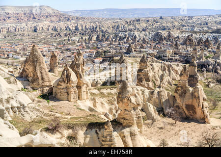 Ikone, dramatische Zinnen der Fee Schornstein geologische Formation Landschaft bei Göreme, Kappadokien, Türkei Stockfoto