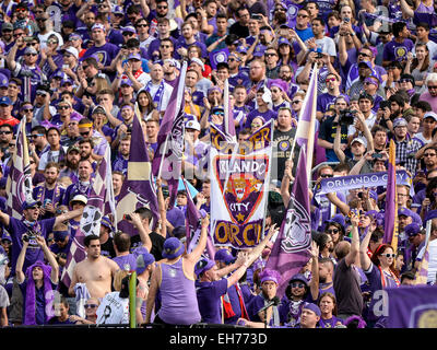 Orlando, FL, USA. 8. März 2015. Orlando City SC Fans während MLS Spielaktion zwischen New York City FC und Orlando City SC. New York und Orlando gespielt zu einem 1: 1-Unentschieden in der Orlando Citrus Bowl in Orlando, FL. Credit: Csm/Alamy Live-Nachrichten Stockfoto