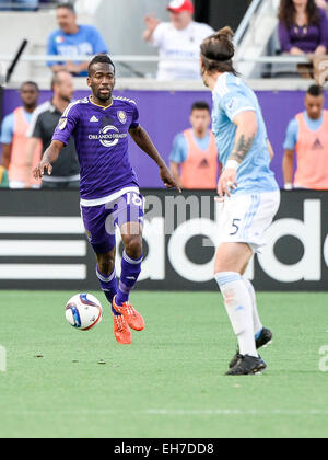 Orlando, FL, USA. 8. März 2015.  während der MLS Spielaktion zwischen New York City FC und Orlando City SC. New York und Orlando gespielt zu einem 1: 1-Unentschieden in der Orlando Citrus Bowl in Orlando, FL. Credit: Csm/Alamy Live-Nachrichten Stockfoto