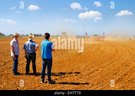 Ausstellung von neuen Traktoren in eine Landwirtschaftsmesse in Agro Pontino, Lazio, Mittelitalien. Stockfoto