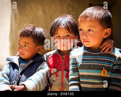 Kinder im Dorf Chhoser, Mustang, Nepal Stockfoto