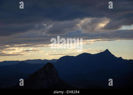 Doughboy Berg gewiegt von Nacht Kappe reicht, New-South.Wales, Australien. Stockfoto