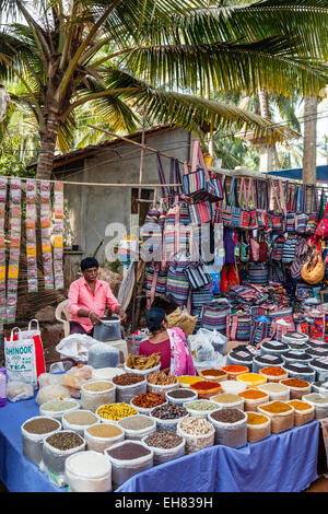 Gewürz-Stall am Mittwoch Flohmarkt in Anjuna, Goa, Indien, Asien Stockfoto