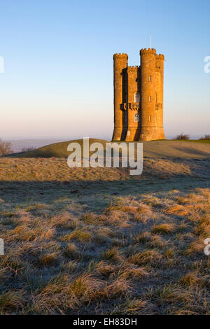 Broadway Tower am frostigen Morgen, Broadway, Cotswolds, Worcestershire, England, Vereinigtes Königreich, Europa Stockfoto