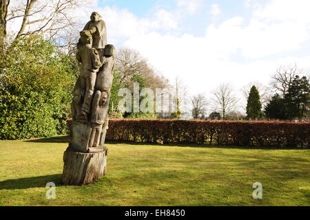 Holz-Skulptur Darstellung der Bauernkrieg, 1381, vom Bildhauer Mark Goldsworthy in Memorial Park North Walsham. Stockfoto