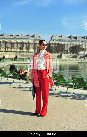 Blogger Tiany Kiriloff Ankunft bei der Carven Herbst 2015-Modenschau in Paris - 5. März 2015 - Foto: Start-und Landebahn Manhattan/Celine Gaille Mindesthonorar 50, - EUR/minimale Gebühr 50, - EUR/Picture Alliance Stockfoto