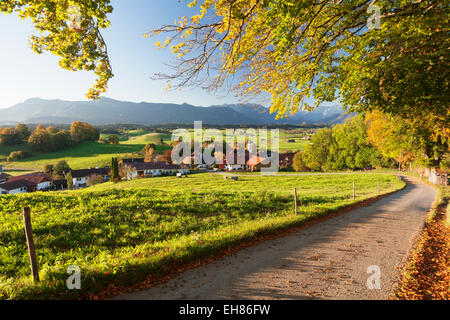 Blick über Aidling soll Riegsee Wettersteingebirge Berge, Oberbayern, Bayerische Alpen, Bayern, Deutschland Stockfoto