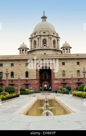 Das Sekretariat, Parlamentsgebäude von Herbert Baker am Raisina Hügel am Ende der Rajpath, New Delhi, Indien, Asien Stockfoto