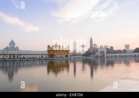 Harmandir Sahib (der Goldene Tempel), Amritsar, Punjab, Indien, Asien Stockfoto