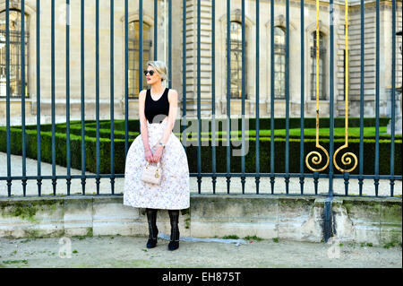 Mode-Blogger Sofie Valkiers, der fashionata.com, kommen für die Start-und Landebahn Dior show während der Paris Fashion Week - 6. März 2015 - Foto: Start-und Landebahn Manhattan/Celine Gaille /Mindesthonorar 50, - EUR/minimale Gebühr 50, - EUR/Picture Alliance Stockfoto