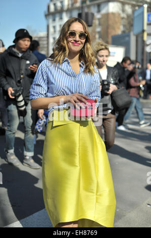 Blogger Tiany Kiriloff Ankunft bei der Celine Herbst 2015-Modenschau in Paris - 8. März 2015 - Foto: Start-und Landebahn Manhattan/Celine Gaille /Mindesthonorar 50, - EUR/minimale Gebühr 50, - EUR/Picture Alliance Stockfoto