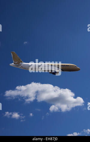 A9C-AM Gulf Air Airbus A320-214 im Flug Stockfoto