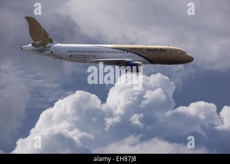 A9C-AM Gulf Air Airbus A320-214 im Flug Stockfoto