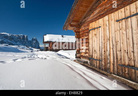 Traditionelle Berghütte in Seiser Alm, Südtirol, Dolomiten, Italien, Europa Stockfoto