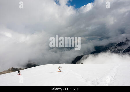 Europa, Frankreich, Haute Savoie, Rhone Alpes, das Tal von Chamonix, Gouter Nordgrat auf den Mont Blanc, Skitouren Stockfoto