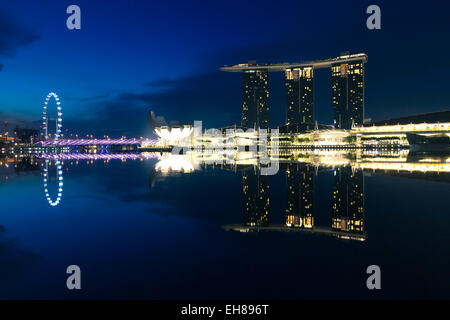 Singapur, Singapur - 17. Juli 2013: Die Ansicht der Marina Bay Area in den frühen Morgenstunden, 17. Juli 2013. Stockfoto