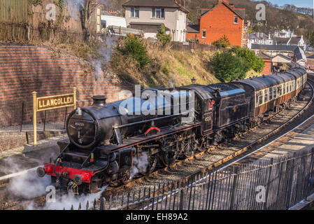 Dampf & Sterne 4, SSS4 an der Llangollen Railway 7. März 2015. LMS Stanier Klasse 5 4-6-0 5231 Sherwood Förster in Llangollen Stockfoto