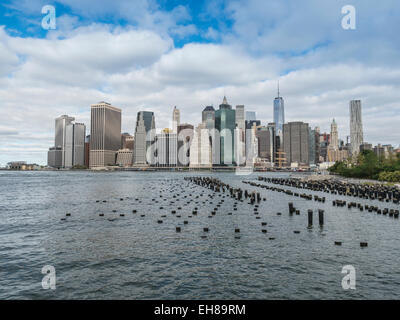 Skyline von Lower Manhattan Finanzviertel und East River, New York City, New York, Vereinigte Staaten von Amerika, Nordamerika Stockfoto
