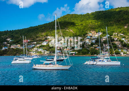 Segeln Boote ankern in Port Elizabeth, Admiralty Bay, Bequia, The Grenadines, Windward-Inseln, West Indies, Karibik Stockfoto