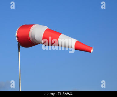 Windsack am Flughafen Stockfoto