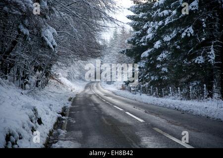 Schnee-Szene auf Snake Pass, Peak District National Park, Derbyshire, England, Vereinigtes Königreich, Europa Stockfoto