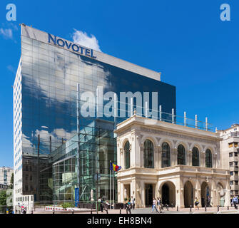 Novotel Hotel auf der Calea Victoriei, Bukarest, Rumänien - Eingang ist Nachbildung des klassizistischen Nationaltheater, die hier Stand Stockfoto