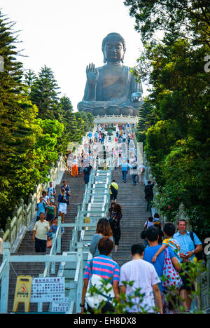 260 Stufen, die Tian Tan Buddha, die größte Bronze, sitzend, Outdoor-Buddha. Lantau Island, Hongkong Stockfoto