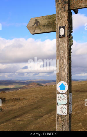 Hergest Ridge Offas Dyke Fußweg Zeichen verläuft entlang der Anhöhe 426m entlang der Grenze von England und wales Stockfoto