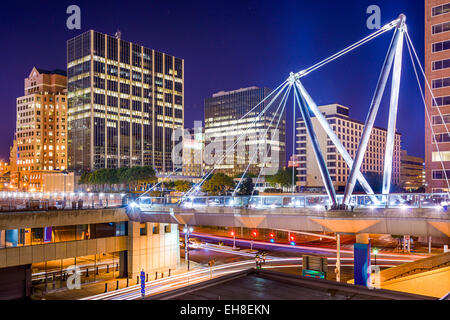 Hartford, Connecticut, USA Innenstadt Stadtbild an Gründer-Brücke. Stockfoto