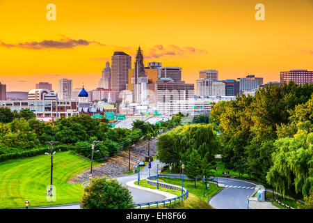 Hartford, Connecticut, USA Skyline der Stadt vom Charter Oak landen. Stockfoto