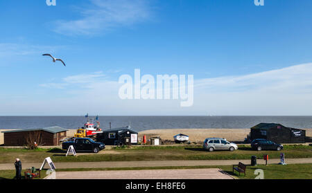 Meerblick vom White Lion Hotel in Aldeburgh, Suffolk, Großbritannien Stockfoto