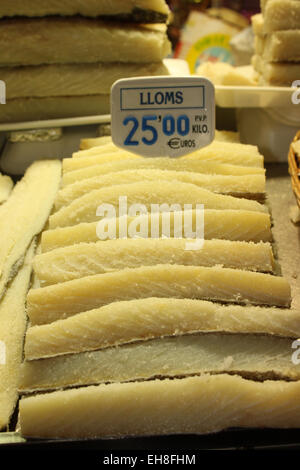 Gesalzener Fisch zum Verkauf in La Boqueria-Markt, Barcelona, Katalonien, Spanien Stockfoto