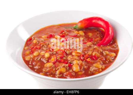 Würzige Schüssel Chili mit frischen Chili-Pfeffer. Stockfoto