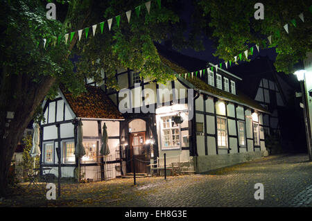 Souvenir-Shop am Abend in der historischen Stadt Tecklenburg, Deutschland Stockfoto