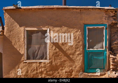 Detail des Adobe-Haus in Acoma Pueblo (Sky City), indianischen Pueblo in Acoma-Indianer-Reservat, New Mexico, USA Stockfoto