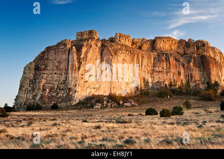 Klippen von El Morro Rock bei Sonnenuntergang, El Morro National Monument, New Mexico, USA Stockfoto