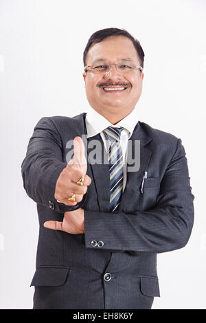 1 indische Business Mann Daumen nach oben zeigen Stockfoto