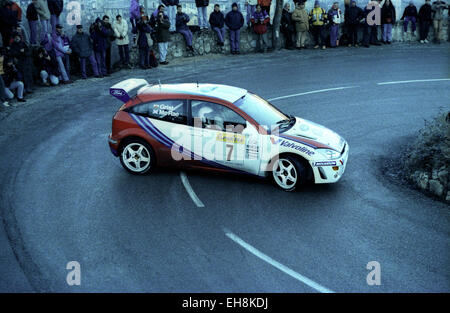 Colin McRae und Nicky Grist fahren ihre Ford Focus WRC auf einer Bühne in der 1999-Rallye Monte carlo Stockfoto