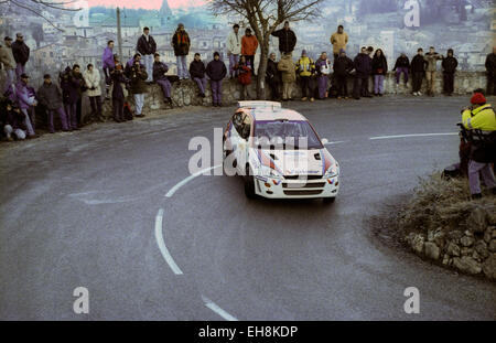 Colin McRae und Nicky Grist fahren ihre Ford Focus WRC auf einer Bühne in der 1999-Rallye Monte carlo Stockfoto