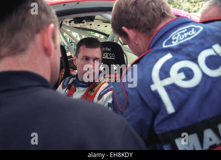 Colin McRae in seinem Ford Focus WRC an eine Service-Station auf der Rallye Monte Carlo 1999 Stockfoto