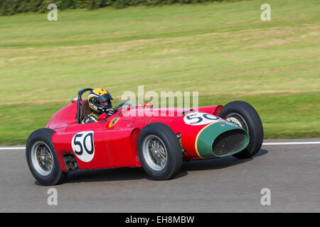 Lancia-Ferrari D50A 1956 mit Andrew Newall Fahrer während des Rennens Richmond Trophy bei der 2014 Goodwood Revival, Sussex, UK. Stockfoto