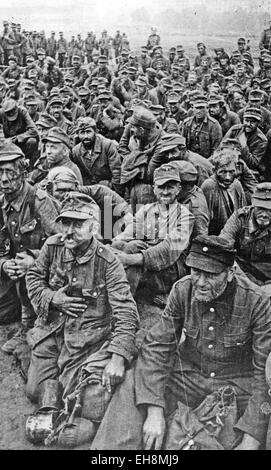 DEUTSCHE Häftlinge gefangen genommen von der Roten Armee im Jahre 1944 Stockfoto