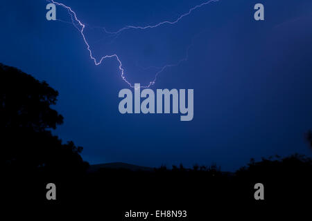 Blitze in den nächtlichen Himmel; UK Stockfoto