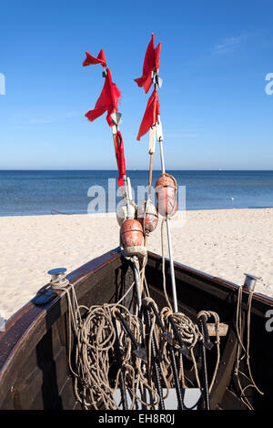 Fischerboot am Strand, Ostsee, Deutschland. Stockfoto